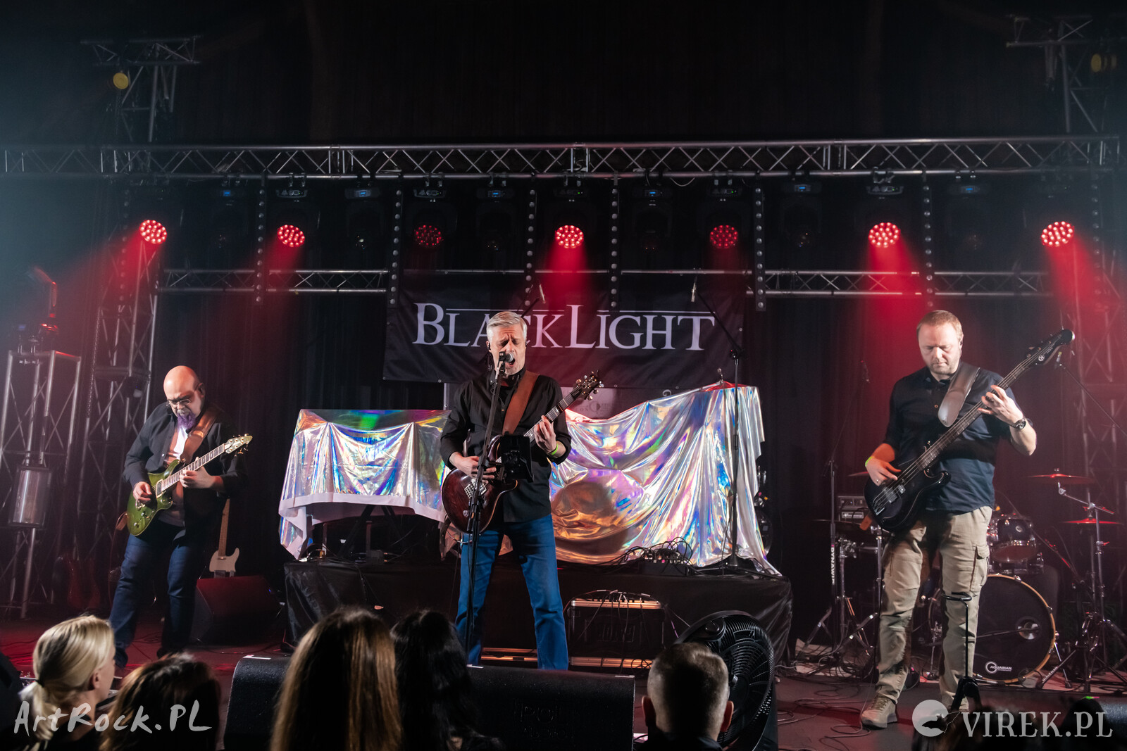 01_blacklight1600_09